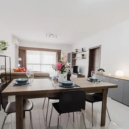 Manor Court-stunning Qawra 2bed By Homely * セント・ポールズ・ベイ