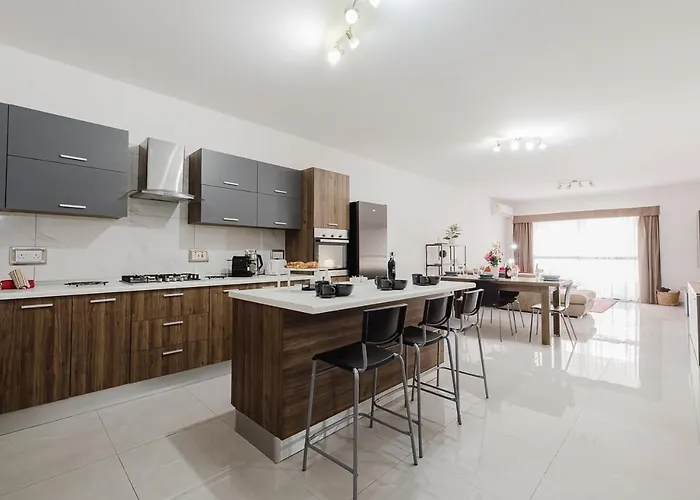 Apartment Manor Court-stunning Qawra 2bed By Homely St. Paul's Bay