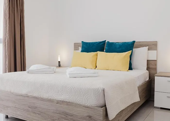 Manor Court-stunning Qawra 2bed By Homely Apartment St. Paul's Bay